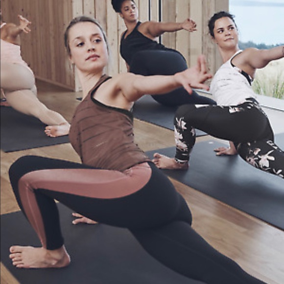 Athleta Salutation Colorblock Asym 7/8 Tight Yoga Pant - Picture 3 of 11